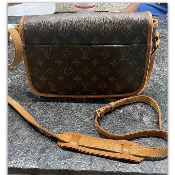 Louis Vuitton crossbody - Picture 4 of 5